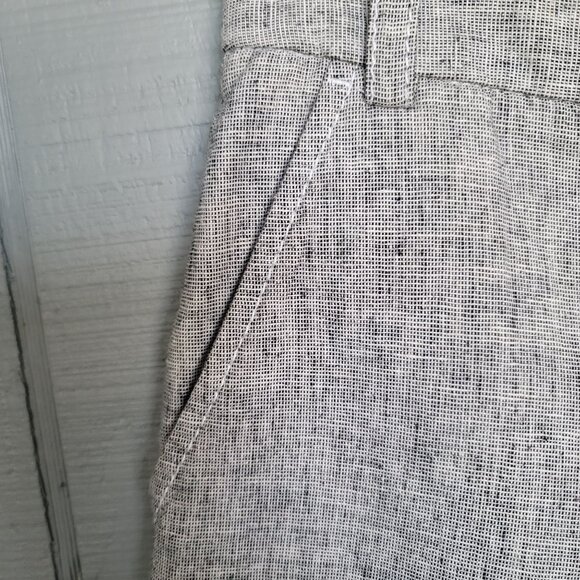 Express Women's Line Blend Shorts. Size 6 - Picture 2 of 6